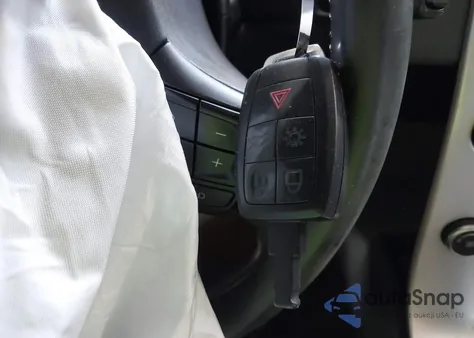 2011 Volvo C30 T5/T5 R-Design из США, поврежденный, VIN YV1672MK8B2195862